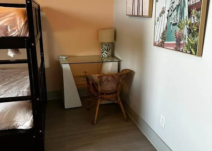 2bd Near Downtown & Hospitals King Bed + Parking *