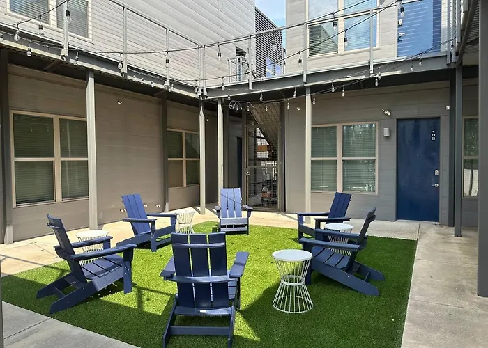 2bd Near Downtown & Hospitals King Bed + Parking